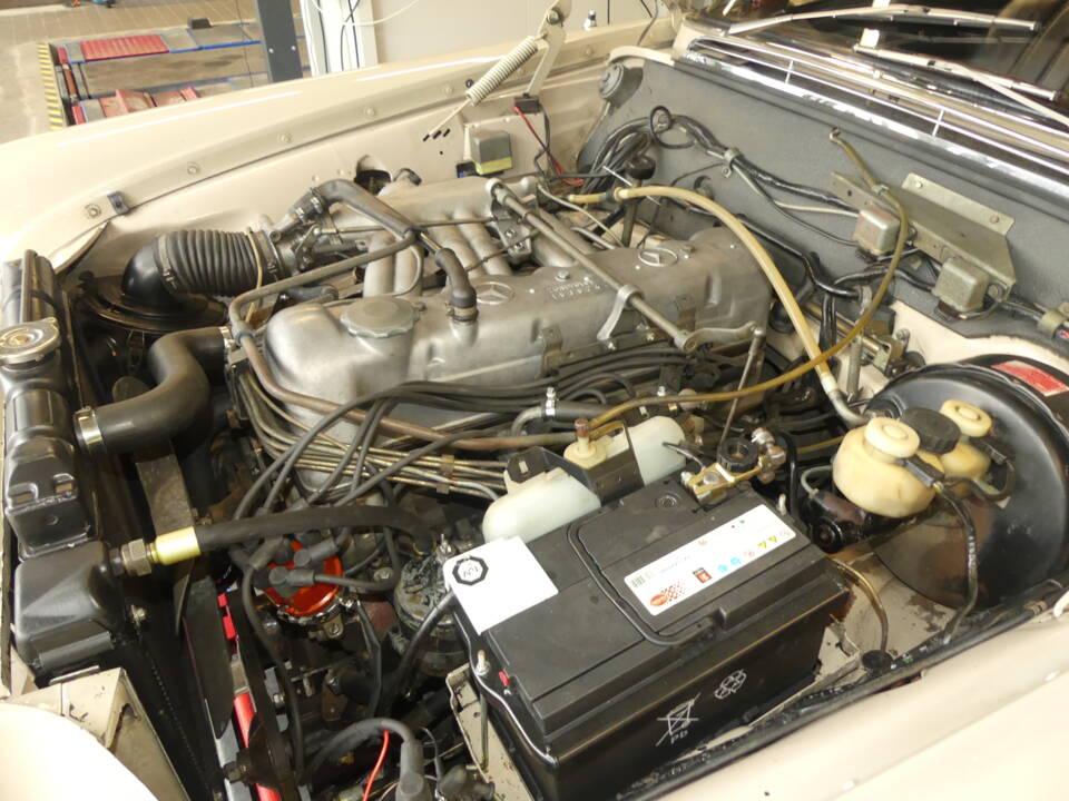 Image 50/73 de Mercedes-Benz 280 SE (1969)