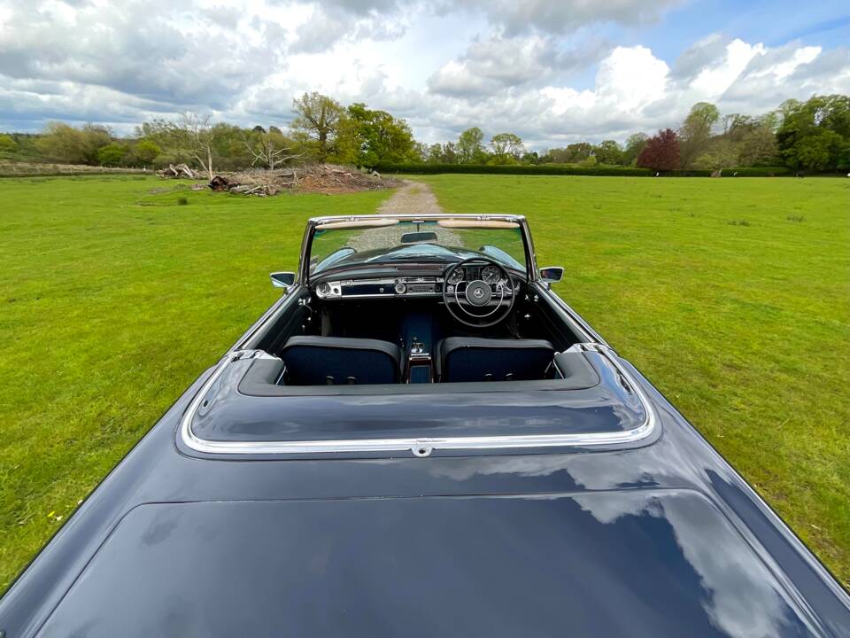 Image 37/50 de Mercedes-Benz 230 SL (1967)