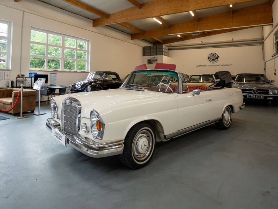 Image 3/37 of Mercedes-Benz 250 SE (1966)