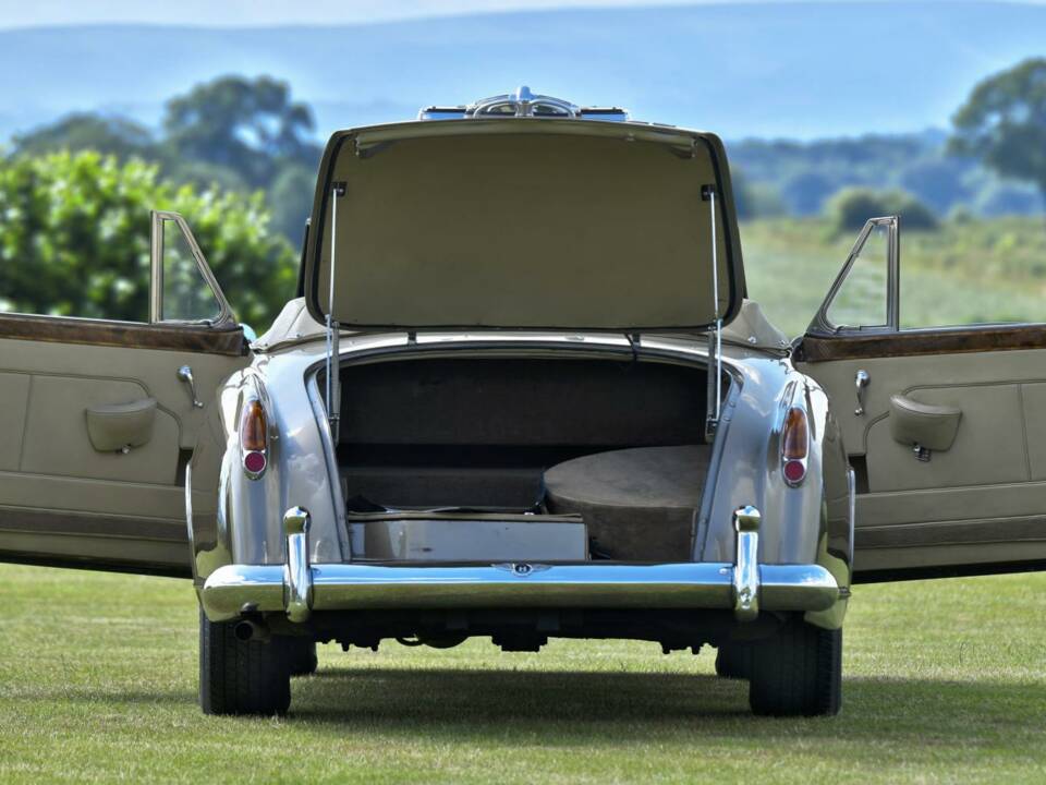 Image 28/50 de Bentley S 1 Continental DHC (1958)