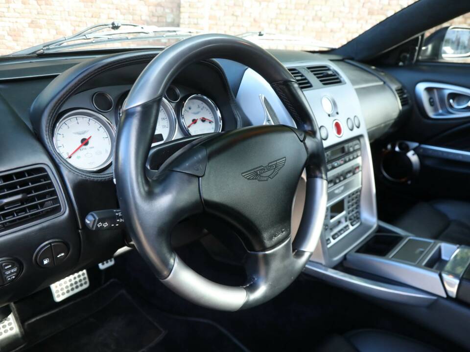 Image 50/50 de Aston Martin V12 Vanquish (2003)