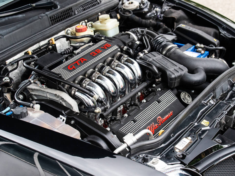 Image 33/36 of Alfa Romeo 147 3.2 GTA (2003)