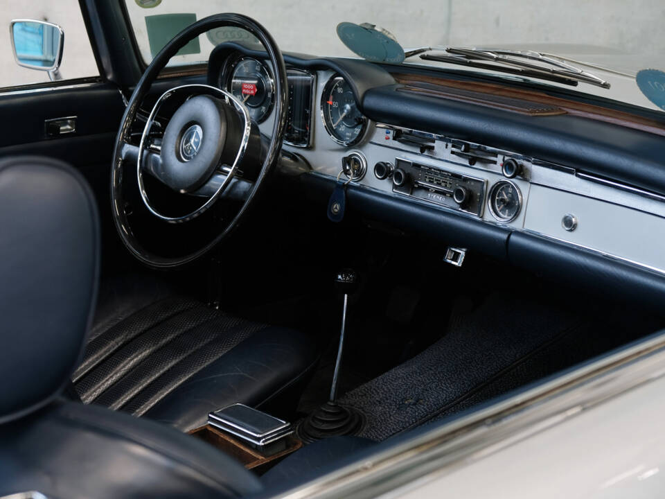 Immagine 17/24 di Mercedes-Benz 280 SL (1970)