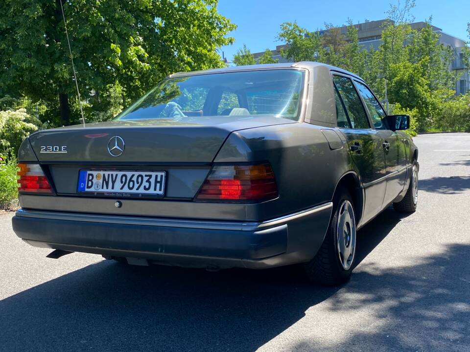 Image 5/5 of Mercedes-Benz 230 E (1991)