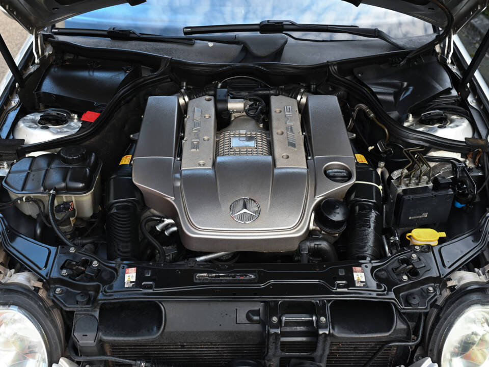 Image 27/32 of Mercedes-Benz C 32 AMG T (2003)