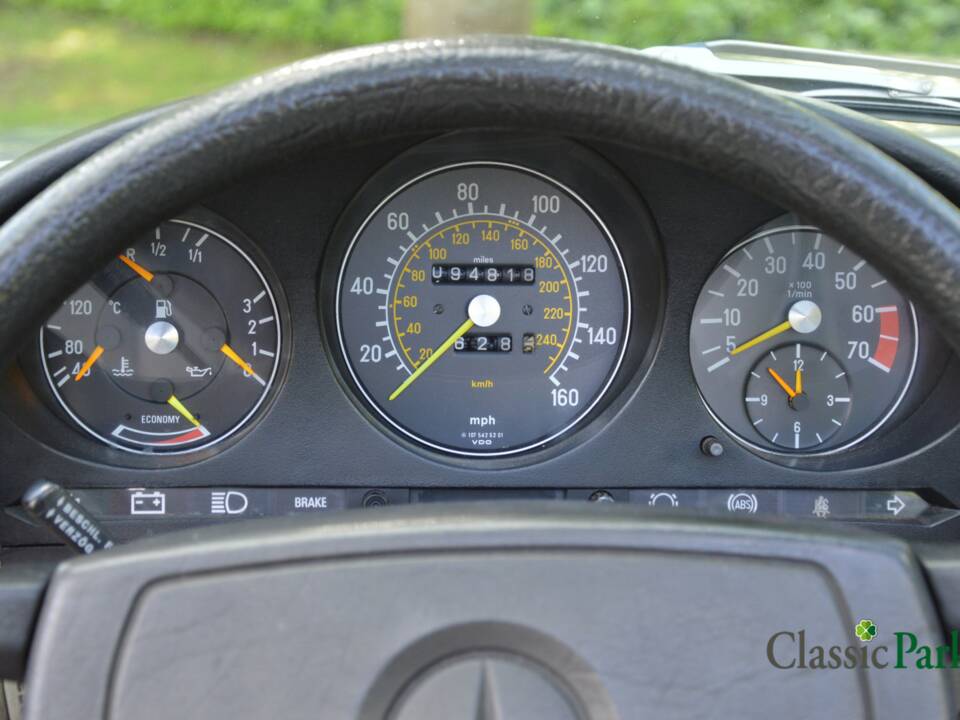 Image 46/50 de Mercedes-Benz 500 SL (1985)