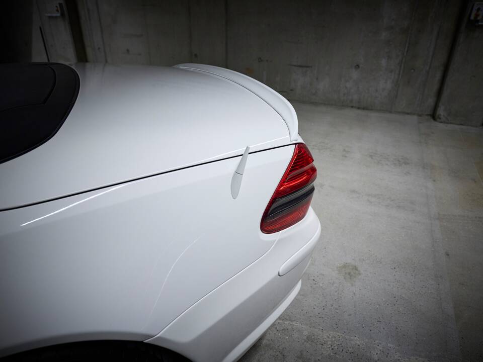 Image 26/99 de Mercedes-Benz SL 55 AMG (2005)