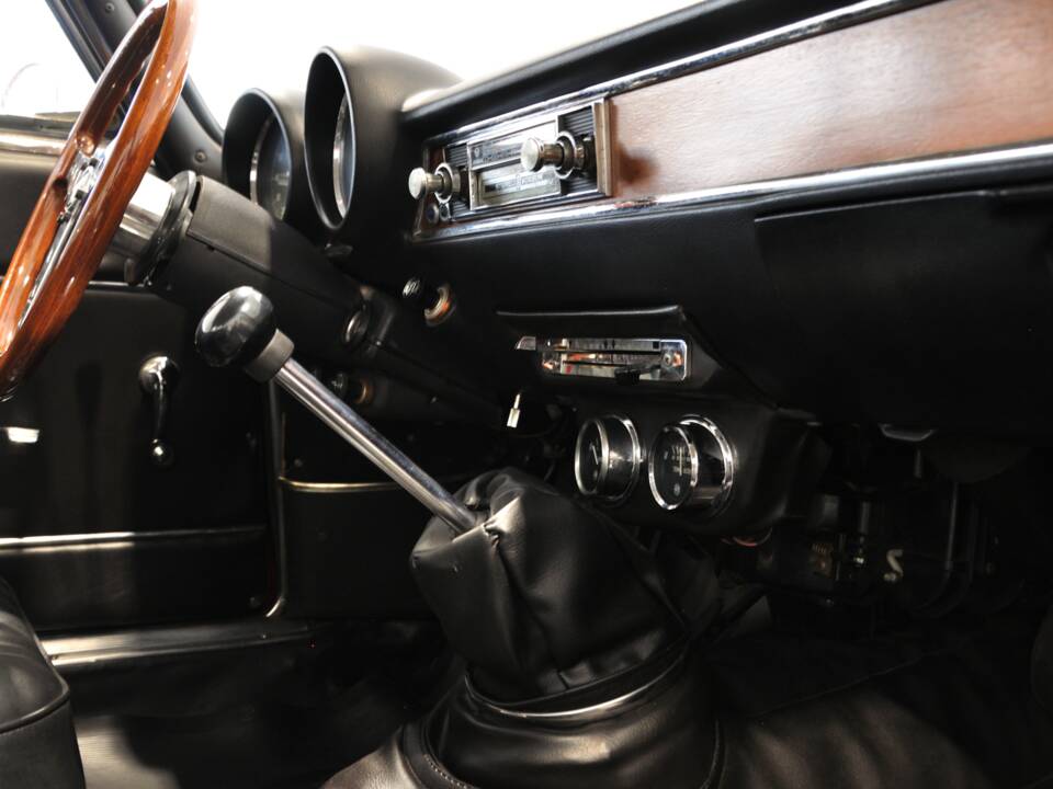 Imagen 41/43 de Alfa Romeo Giulia GT 1300 Junior (1971)