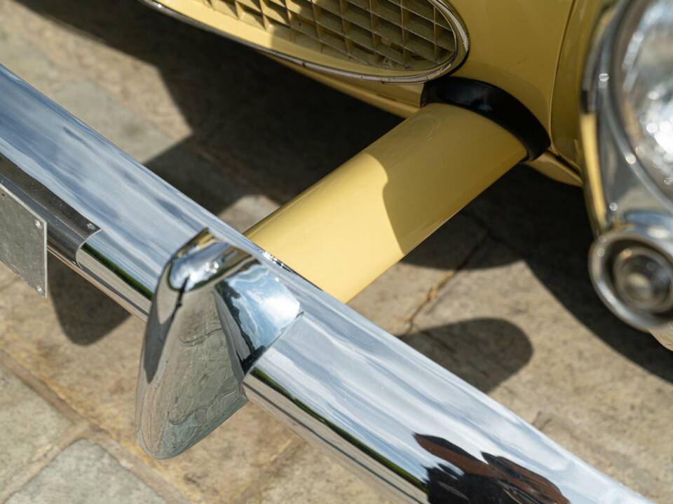 Image 18/50 of Studebaker Champion Regal DeLuxe Convertible (1950)