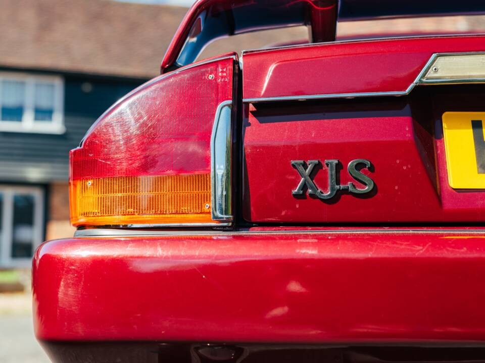 Image 32/50 of Jaguar XJR-S V12 Le Mans (1991)