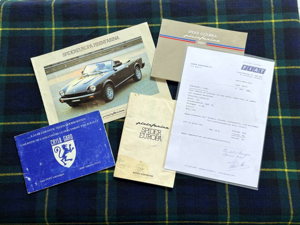 Imagen 9/26 de FIAT 124 Pininfarina Spidereuropa (1984)