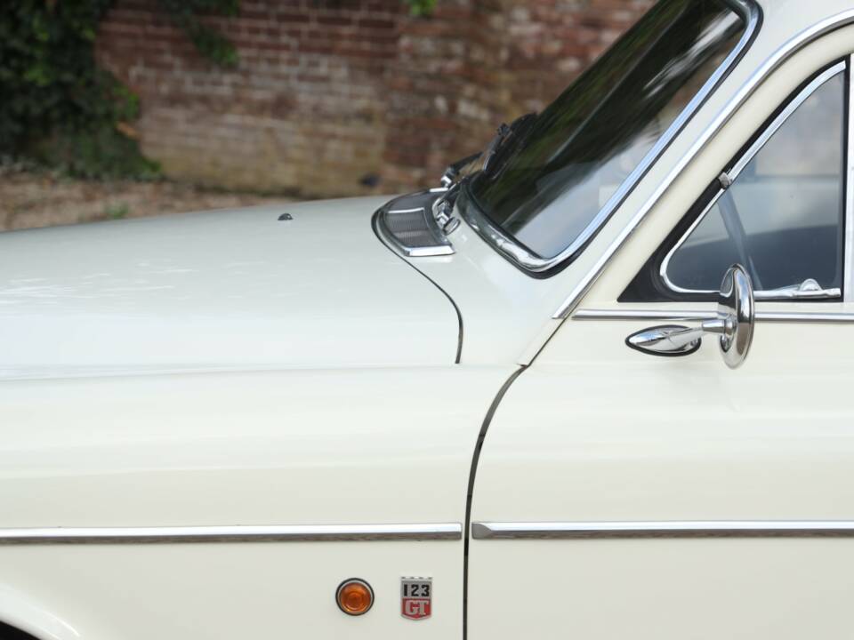 Image 11/50 of Volvo P 123 GT (1969)