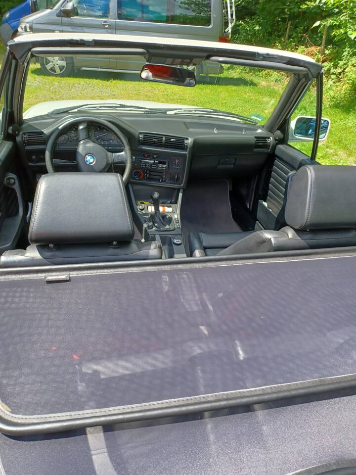 Image 43/55 of BMW 320i (1991)