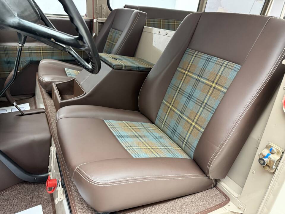 Afbeelding 10/33 van Land Rover 109 (1989)