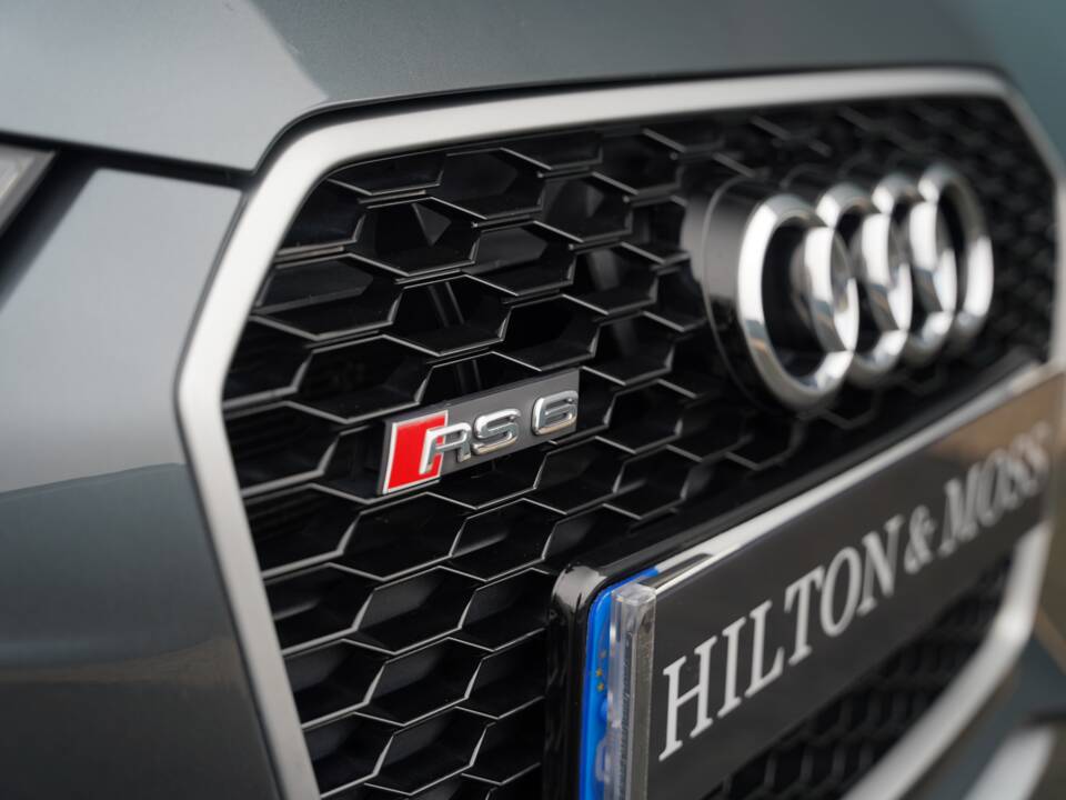 Immagine 31/50 di Audi RS6 Avant (2015)