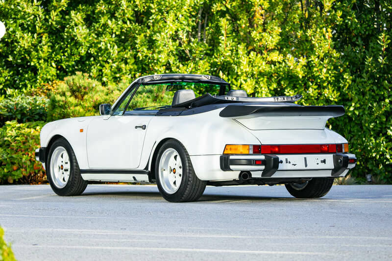 Image 4/31 de Porsche 911 Carrera 3.2 (1987)