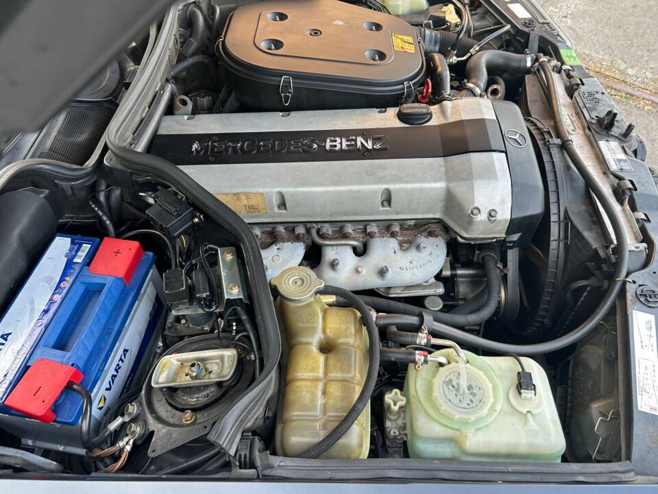 Image 36/47 of Mercedes-Benz 300 CE-24 (1992)