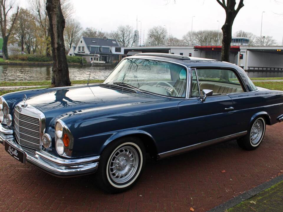 Image 7/27 de Mercedes-Benz 280 SE 3,5 (1971)