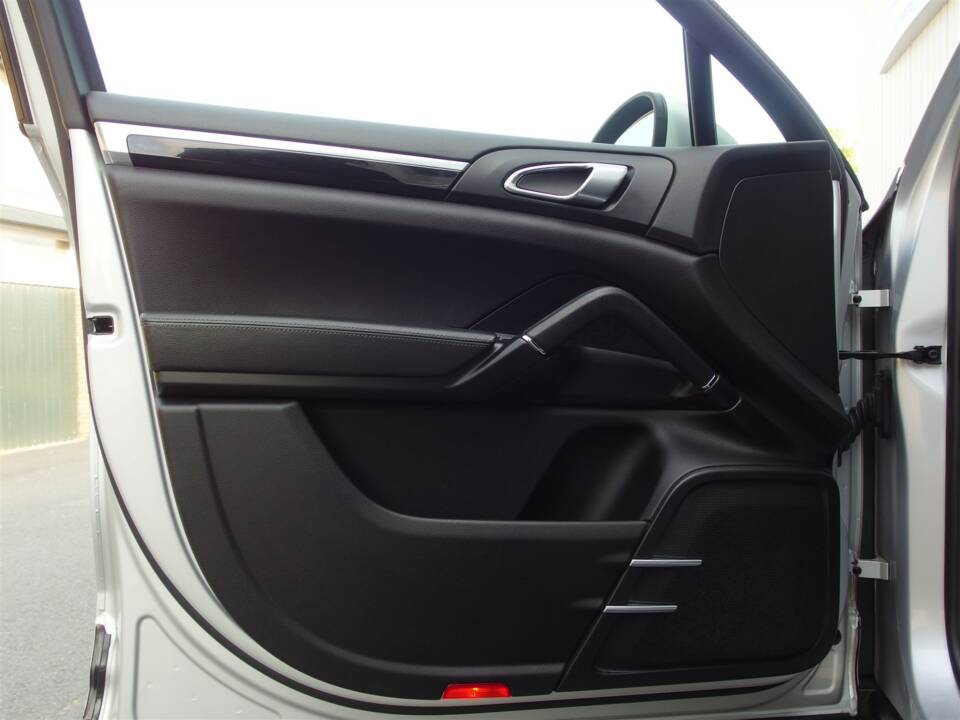 Image 44/98 of Porsche Cayenne S (2010)