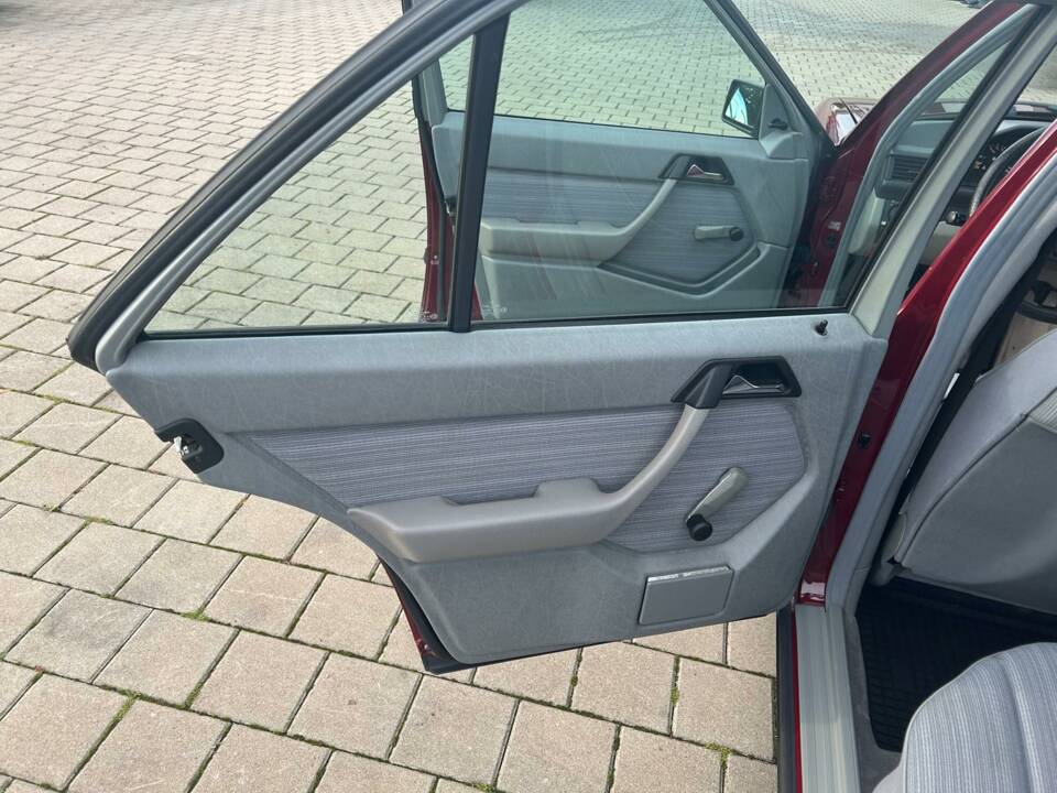 Image 9/10 de Mercedes-Benz 200 D (1989)
