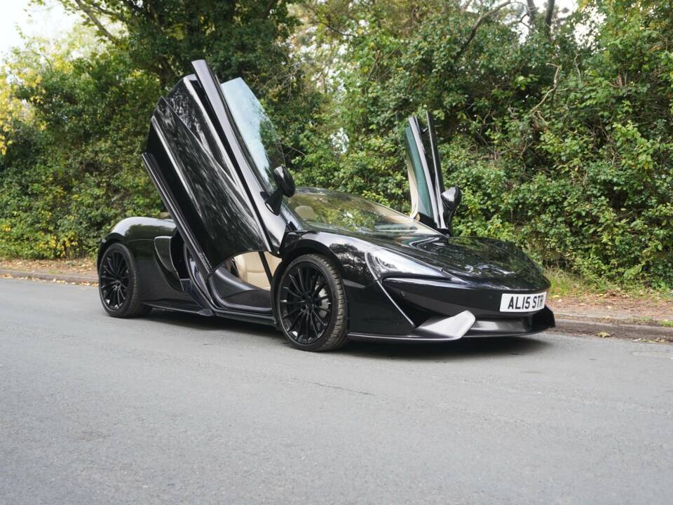 Image 8/16 of McLaren 570GT (2017)