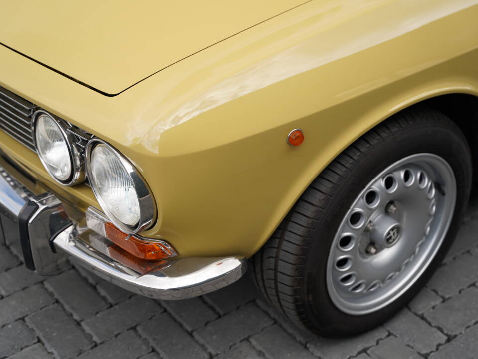 Bild 26/50 von Alfa Romeo 2000 GT Veloce (1975)