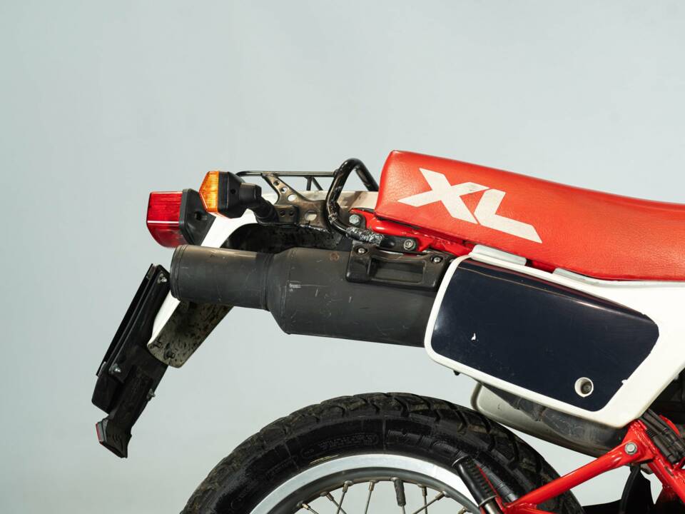 Bild 25/50 von Honda DUMMY (1985)