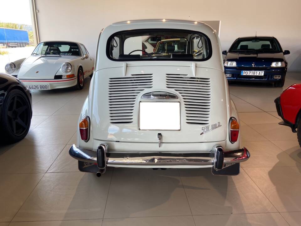 Image 17/26 of SEAT 600 D (1969)