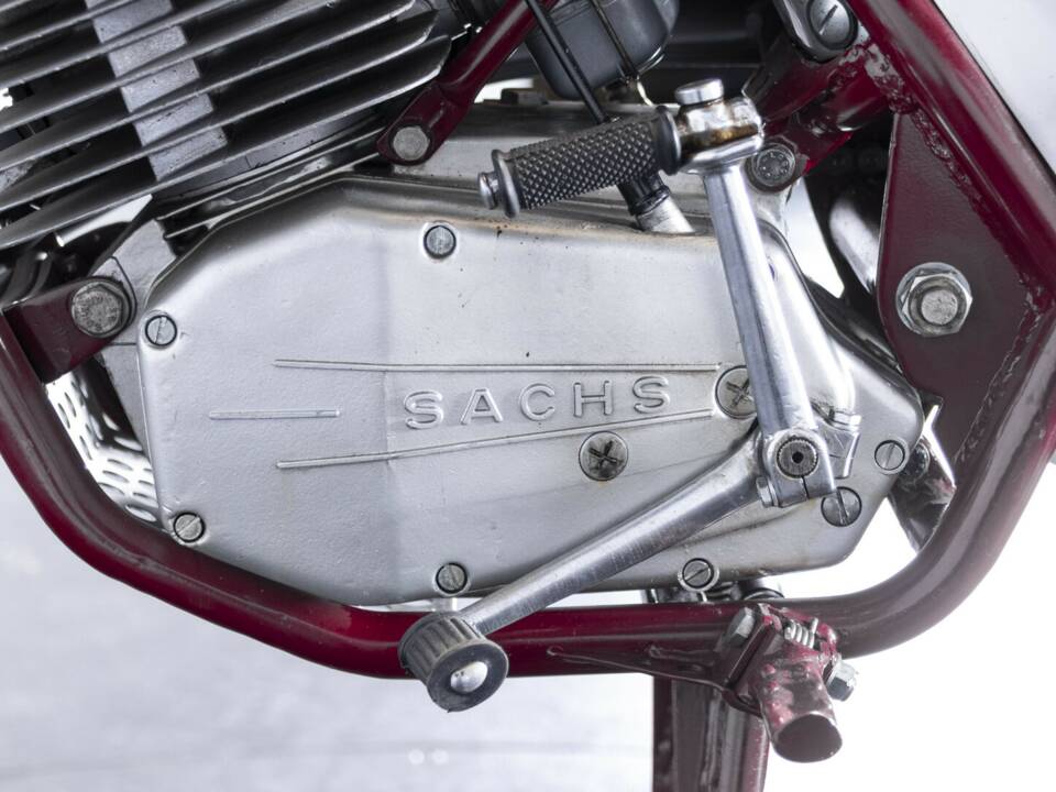 Image 34/50 of SWM DUMMY (1972)