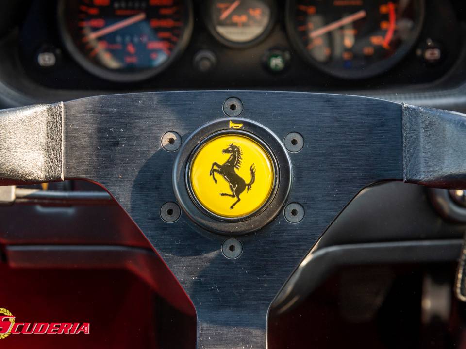Image 33/49 de Ferrari 208 GTS Turbo (1989)