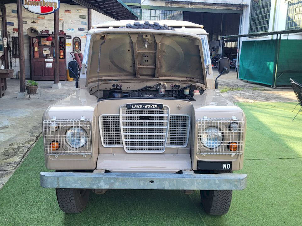 Bild 32/39 von Land Rover 88 (1981)