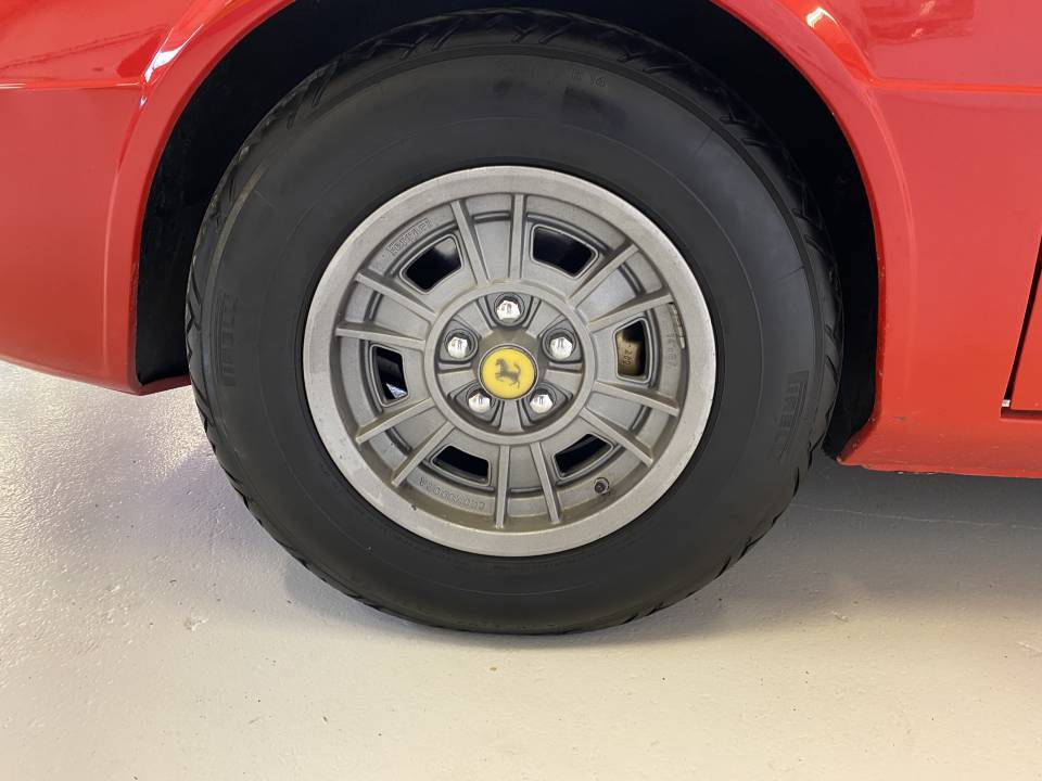 Image 12/50 de Ferrari 308 GT4 (1974)