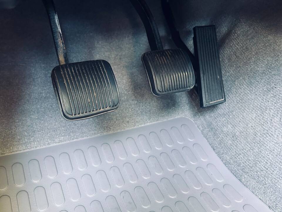 Image 18/28 of Jeep Wrangler Sport Hardtop 2.5 (1998)