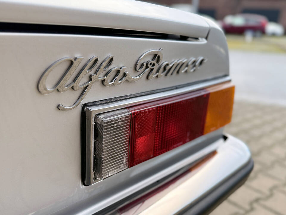 Afbeelding 25/71 van Alfa Romeo 2000 Spider Veloce (1977)