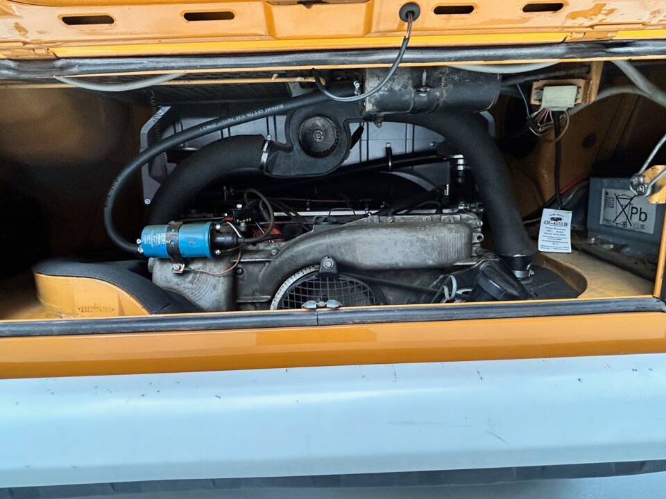 Image 11/32 of Volkswagen T2b Westfalia (1972)