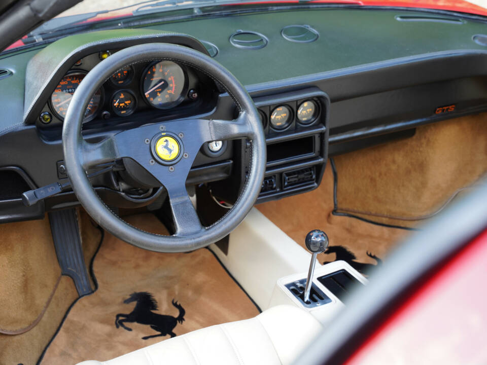 Immagine 46/50 di Ferrari 328 GTS (1986)