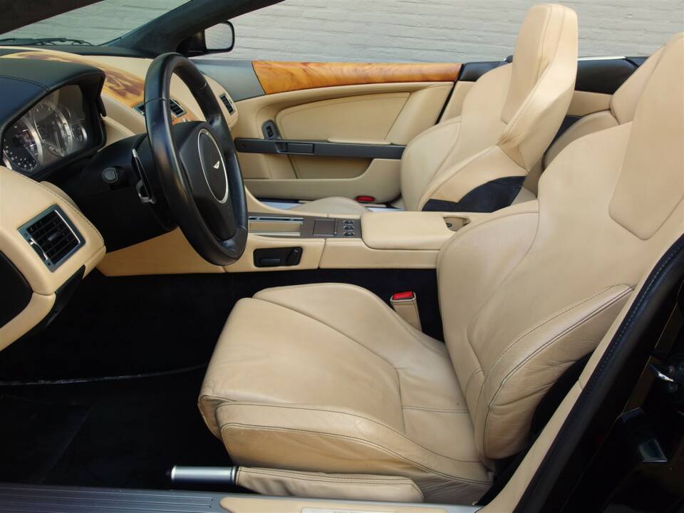 Bild 58/99 von Aston Martin DB 9 Volante (2006)