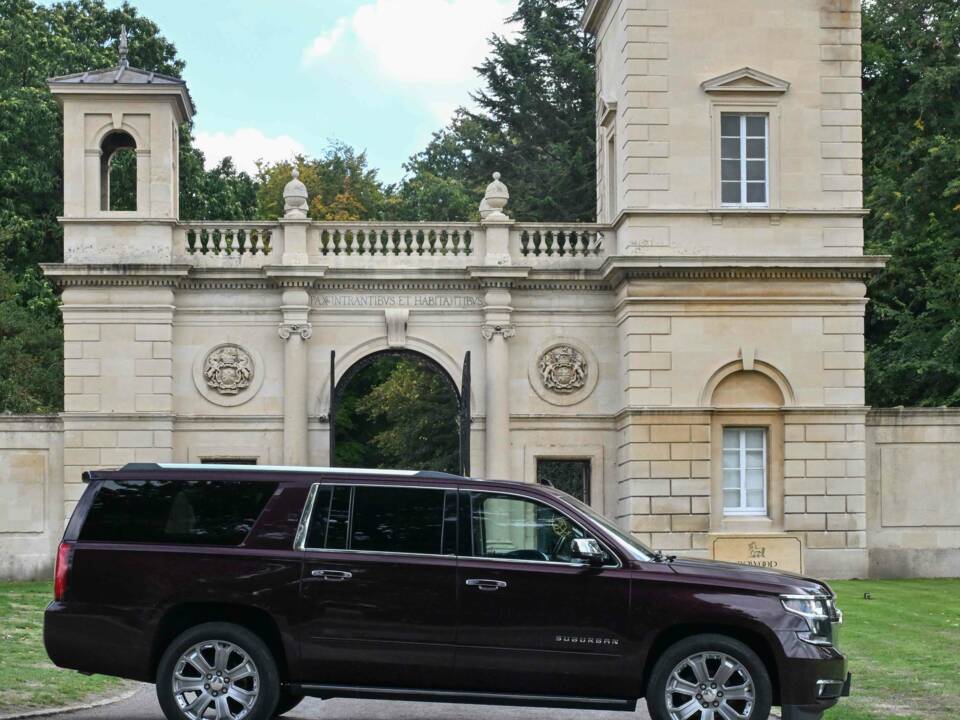 Image 15/50 of Chevrolet Suburban (2017)