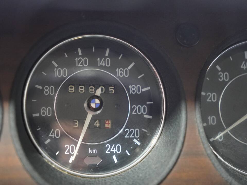 Image 18/22 of BMW 3.0 CS (1974)