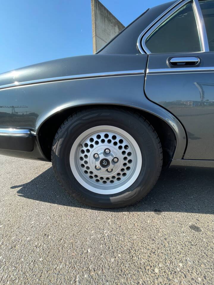 Imagen 8/12 de Daimler Double Six (1992)