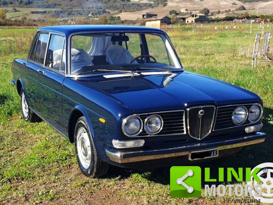 Image 2/10 of Lancia 2000 (1972)