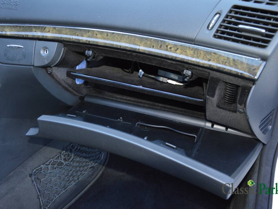 Image 44/50 of Mercedes-Benz E 500 T (2004)
