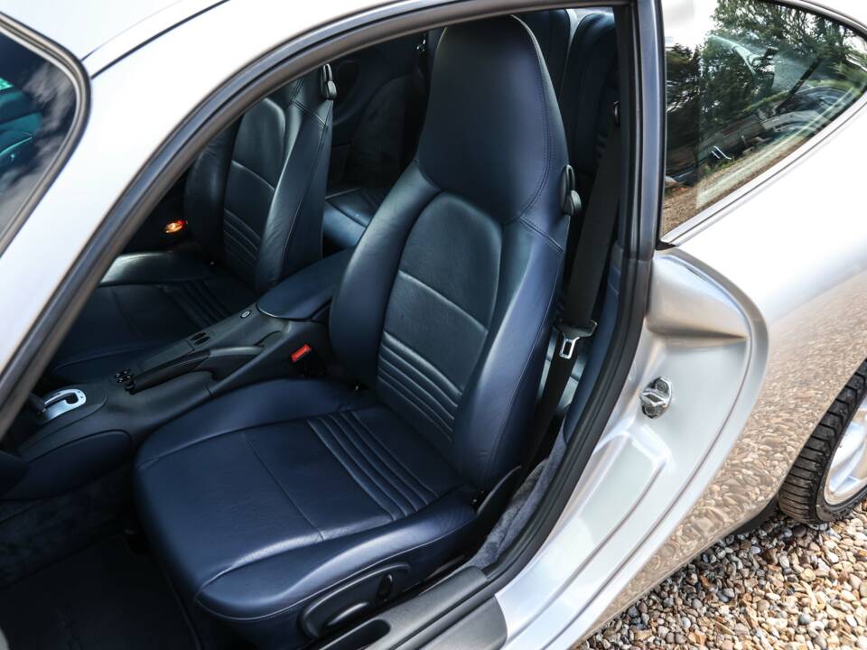 Image 24/32 of Porsche 911 Carrera (1998)