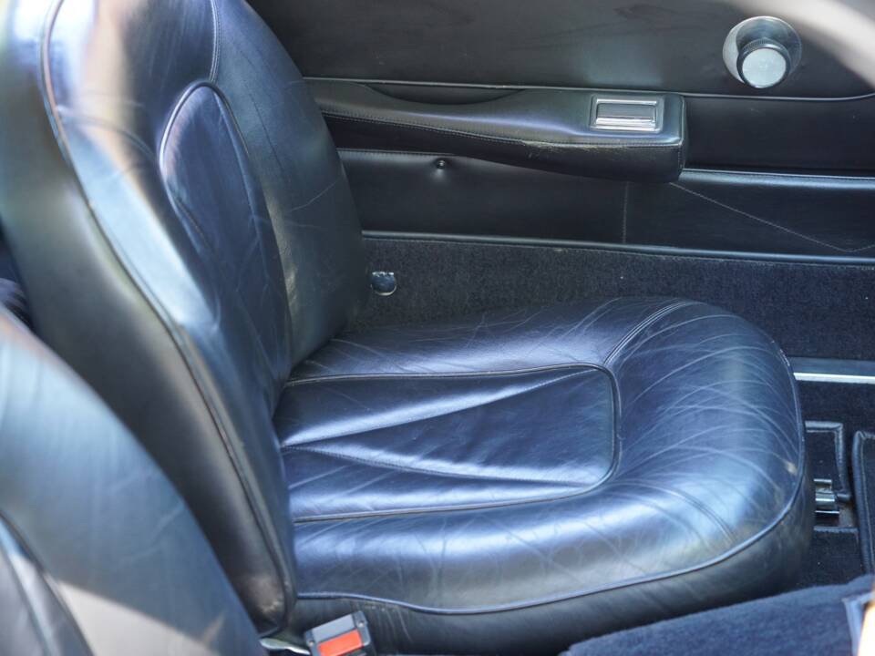 Imagen 8/12 de Aston Martin DB 6 Vantage (1967)