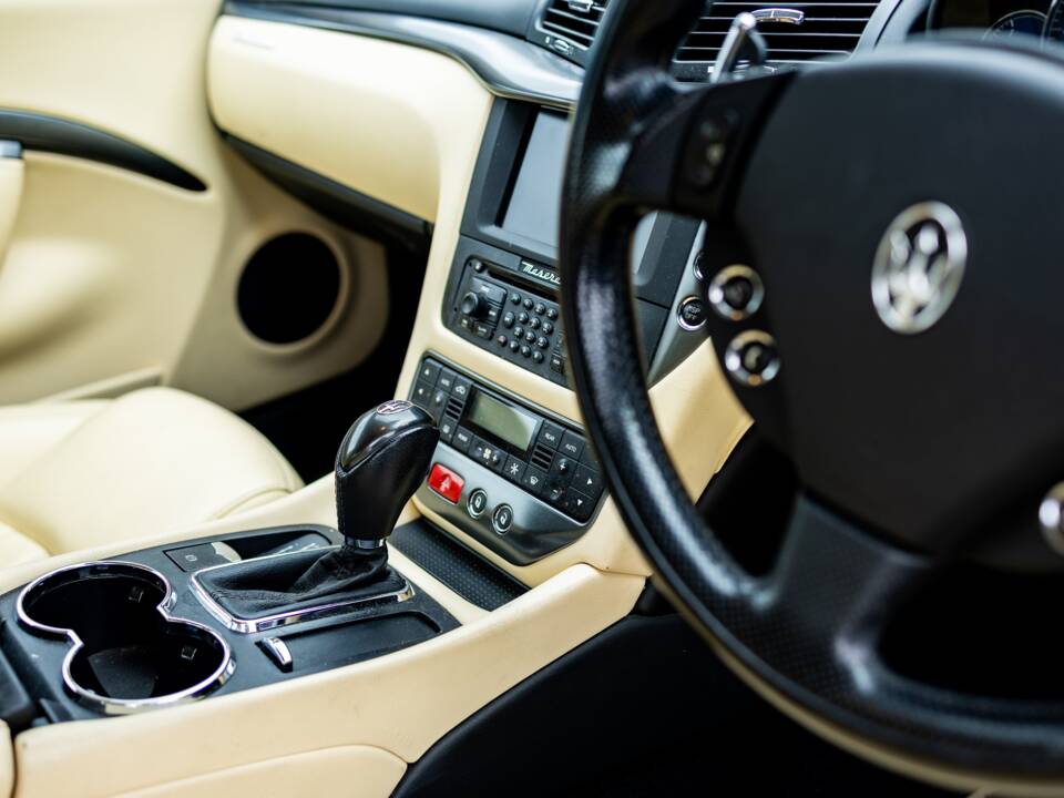 Bild 21/50 von Maserati GranTurismo 4.2 (2008)