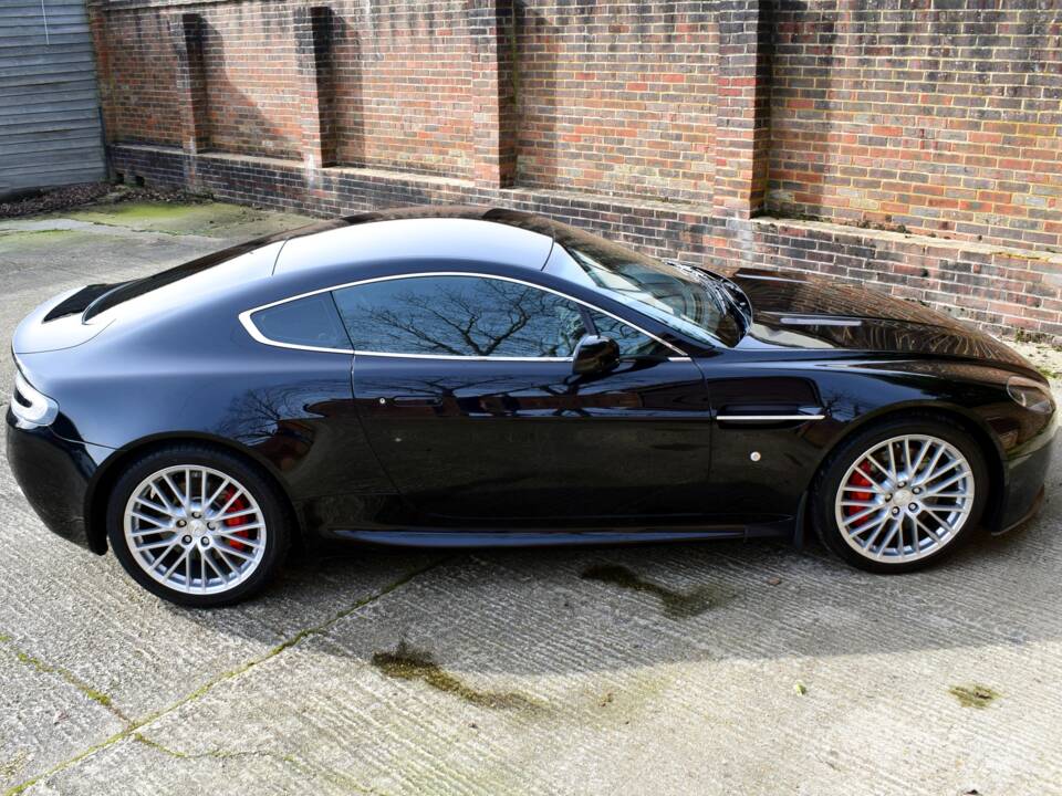 Afbeelding 40/50 van Aston Martin V8 Vantage (2009)