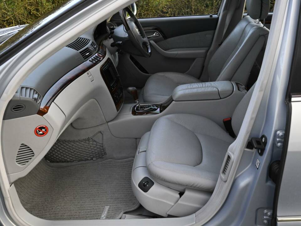Image 47/50 de Mercedes-Benz S 500 L (2001)