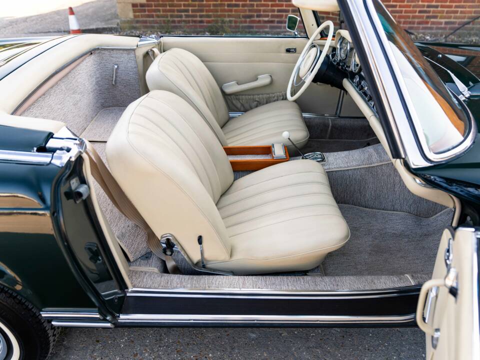 Afbeelding 21/43 van Mercedes-Benz 280 SL (1968)