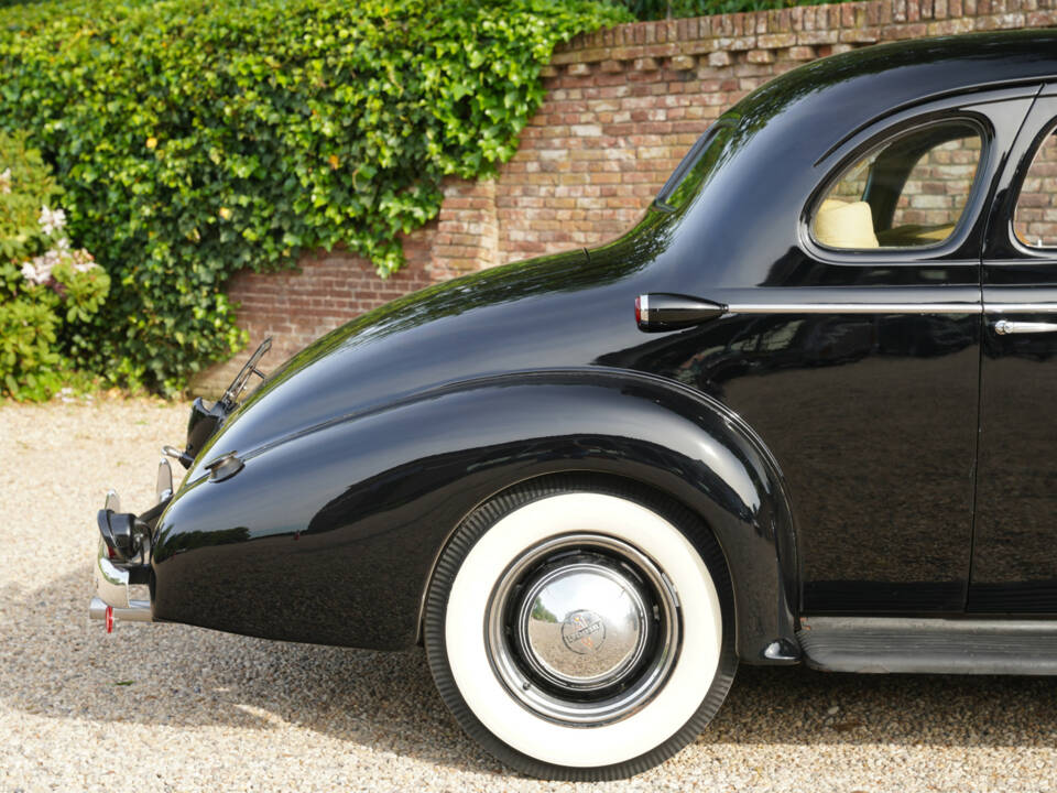 Image 25/50 of Oldsmobile F-Series Business Coupe (1938)