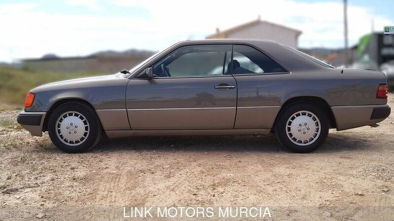 Immagine 7/10 di Mercedes-Benz 300 CE (1991)